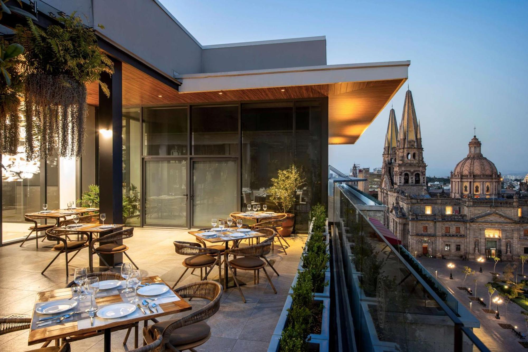 Hilton Doubletree Guadalajara Centro Historico Hotel Exterior foto